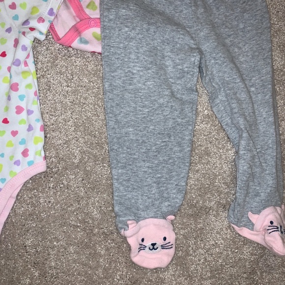NWOT Bundle of Baby Girl 6-9mo Outfits - Picture 4 of 5